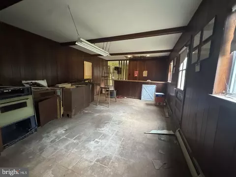 Entry Way - 262 Centennial Rd, Warminster, PA 18974 photo 3 of 9