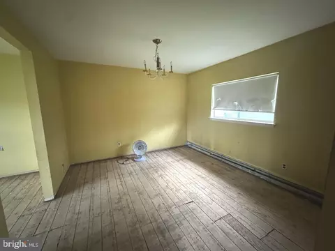 Living - 262 Centennial Rd, Warminster, PA 18974 photo 3 of 4