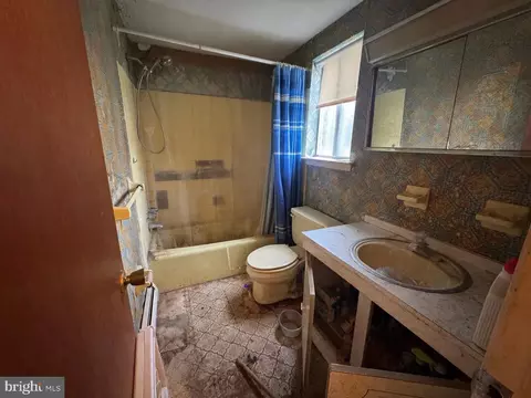 Bath - 262 Centennial Rd, Warminster, PA 18974 photo 3 of 3