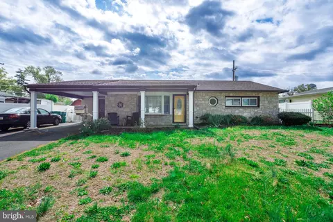 80 Thornridge Dr, Levittown, PA 19054