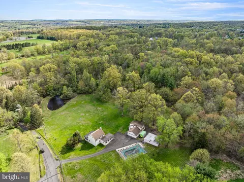 5666 Old Durham Rd, Pipersville, PA 18947