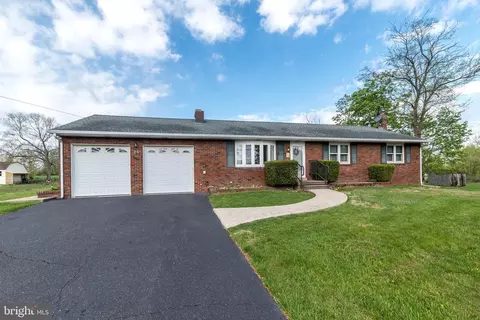 29 W Creamery Rd, Trumbauersville, PA 18970