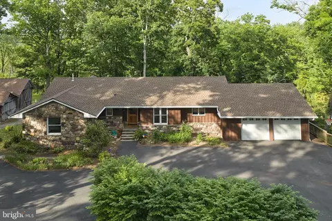 6683 Chapel Rd, New Hope, PA 18938
