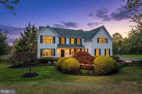 4880 Hunt Field Dr, Doylestown, PA 18902