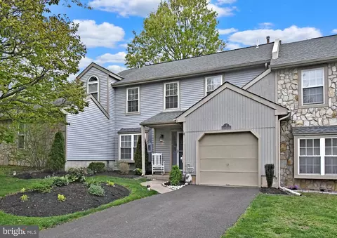 2 Cottonwood St, Newtown, PA 18940
