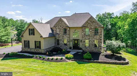 104 Pickwick Dr, Doylestown, PA 18901