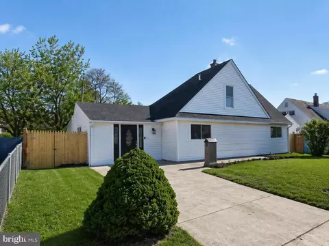 50 Autumn Ln, Levittown, PA 19055