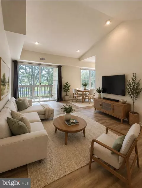 2022 Beacon Hill Dr, Southampton, PA 18966