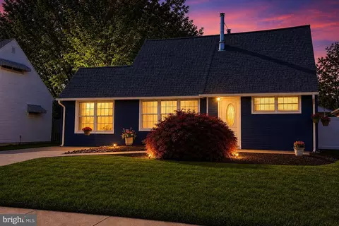 39 Vermillion Ln, Levittown, PA 19054