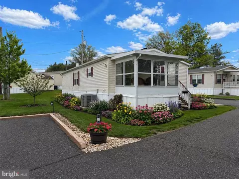 3013 Walnut Ln, Telford, PA 18969