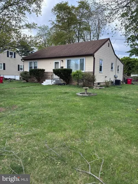 400 Maple St, Warminster, PA 18974 photo 1