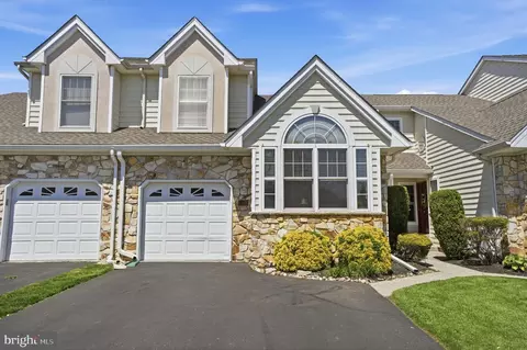 142 Grandview Dr, Warminster, PA 18974