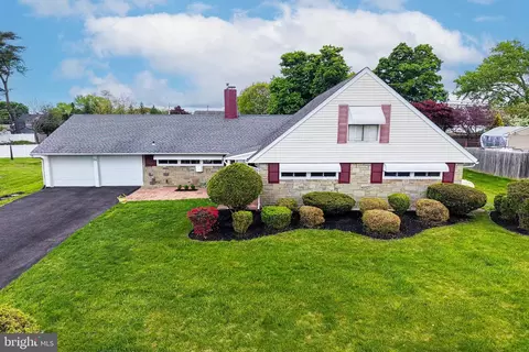 54 Red Berry Rd, Levittown, PA 19056