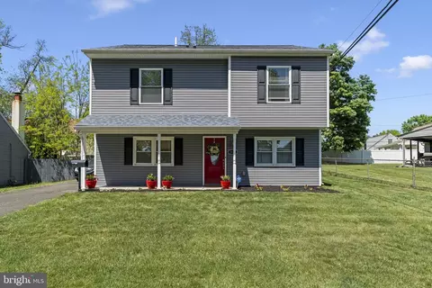 802 Rennard Ln, Morrisville, PA 19067