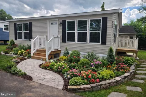 5130 Gowan Dr, Morrisville, PA 19067