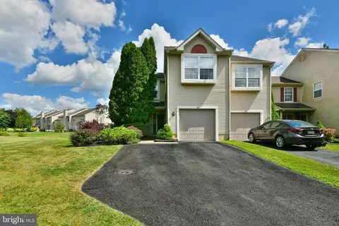 14 Nutmeg Pl, Newtown, PA 18940