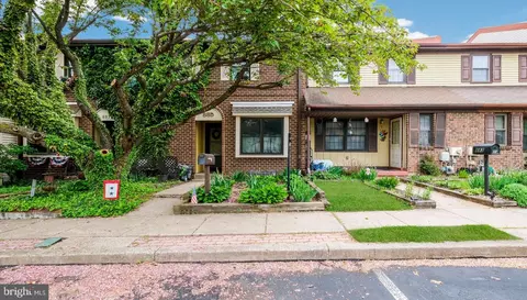 885 Andover Pl, Warminster, PA 18974