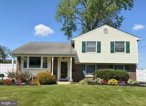 1204 Lynda Ln, Warminster, PA 18974