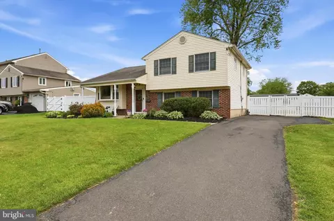 1204 Lynda Ln, Warminster, PA 18974