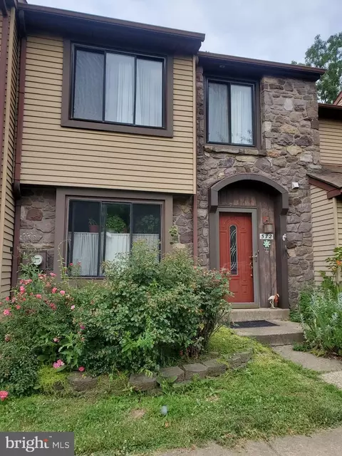 572 Atwood Ct, Newtown, PA 18940