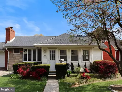 684 Austin Dr, Fairless Hills, PA 19030