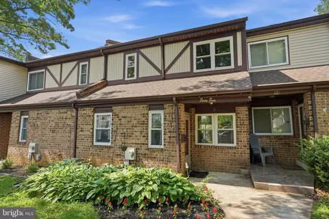 45 Hollybrooke Dr, Langhorne, PA 19047