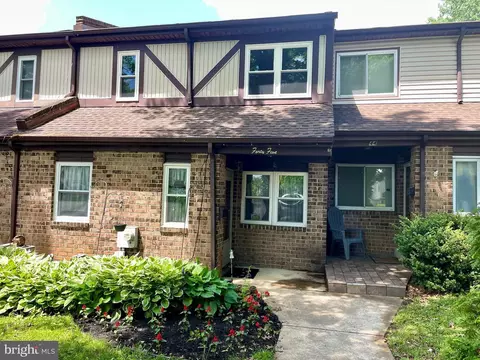 45 Hollybrooke Dr, Langhorne, PA 19047