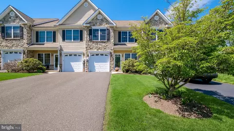 23 Woodspring Cir, Sellersville, PA 18960