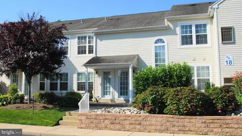 18010 Beacon Hill Dr, Southampton, PA 18966