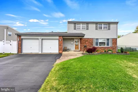 1522 Hampton Rd, Bensalem, PA 19020