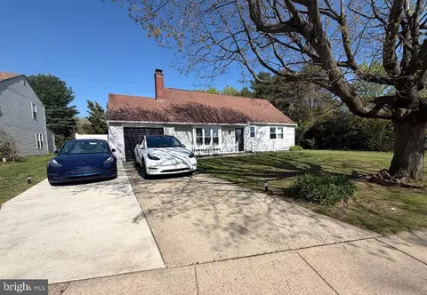 609 S Queen Anne Dr, Fairless Hills, PA 19030