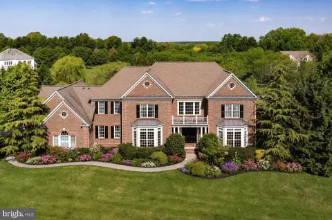 104 Meadowview Dr, New Hope, PA 18938