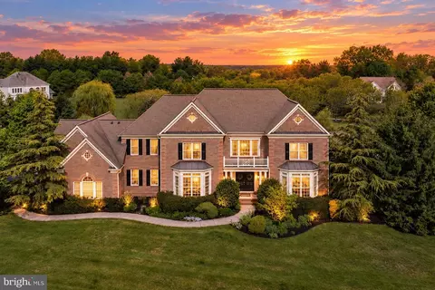 104 Meadowview Dr, Doylestown, PA 18902