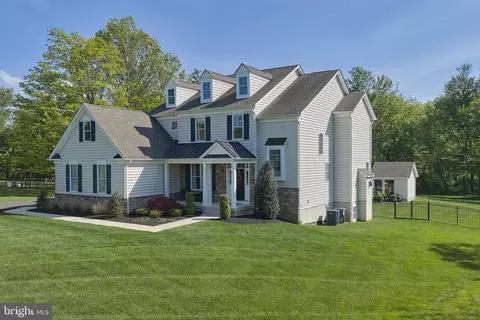 112 Winding Ln, Newtown, PA 18940