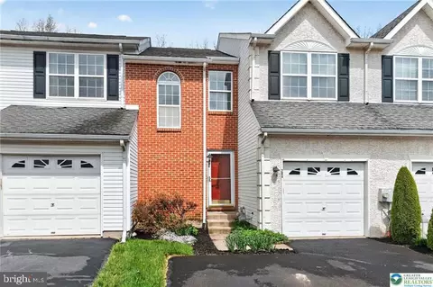 204 Hampshire Dr, Sellersville, PA 18960