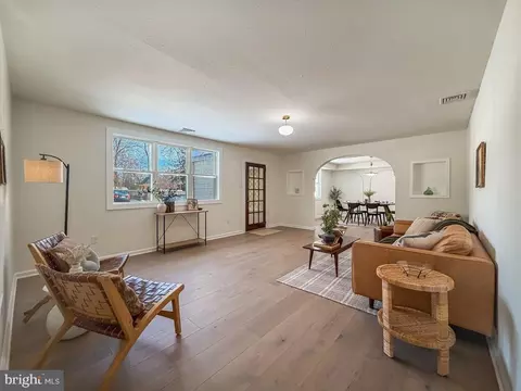 101 Walnut Ln, Yardley, PA 19067