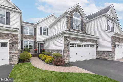 25 Brown Ln, Newtown, PA 18940