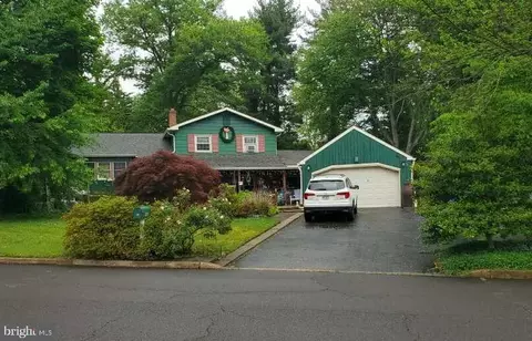 700 Gordon Dr, Yardley, PA 19067
