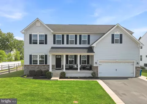 1054 Domino Ln, Warminster, PA 18974