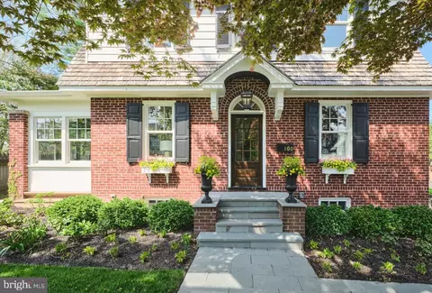 100 W Bridge St, New Hope, PA 18938