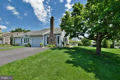 172 Meadowview Ct, Langhorne, PA 19047