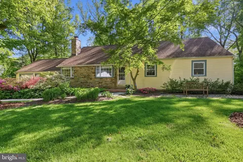 207 W Ferry Rd, Yardley, PA 19067