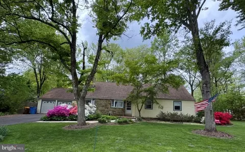 207 W Ferry Rd, Yardley, PA 19067
