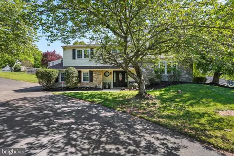 5 High Point Dr, Churchville, PA 18966