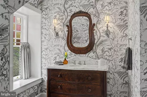 Bath - 261 Maple Ave, Doylestown, PA 18901 photo 3 of 6