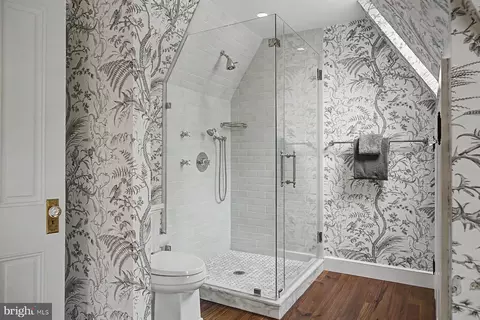 Bath - 261 Maple Ave, Doylestown, PA 18901 photo 4 of 6