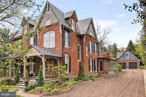 Exterior - 261 Maple Ave, Doylestown, PA 18901 photo 4 of 17