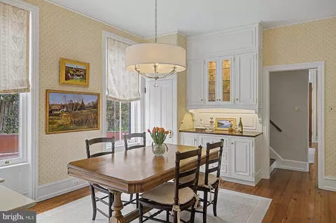 Dining - 261 Maple Ave, Doylestown, PA 18901 photo 4 of 4