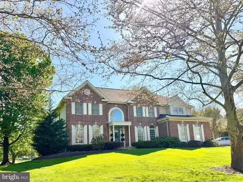 79 Milbob Dr, Ivyland, PA 18974