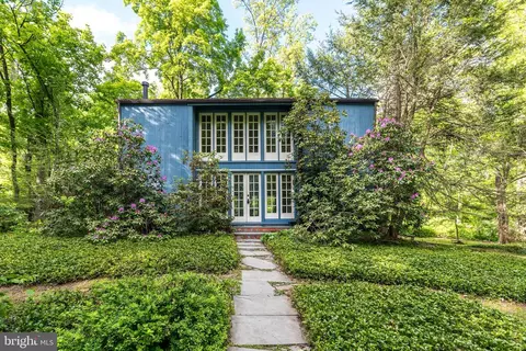 2946 N Sugan Rd, New Hope, PA 18938